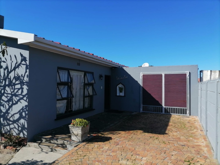 3 Bedroom Property for Sale in Grassy Park Western Cape